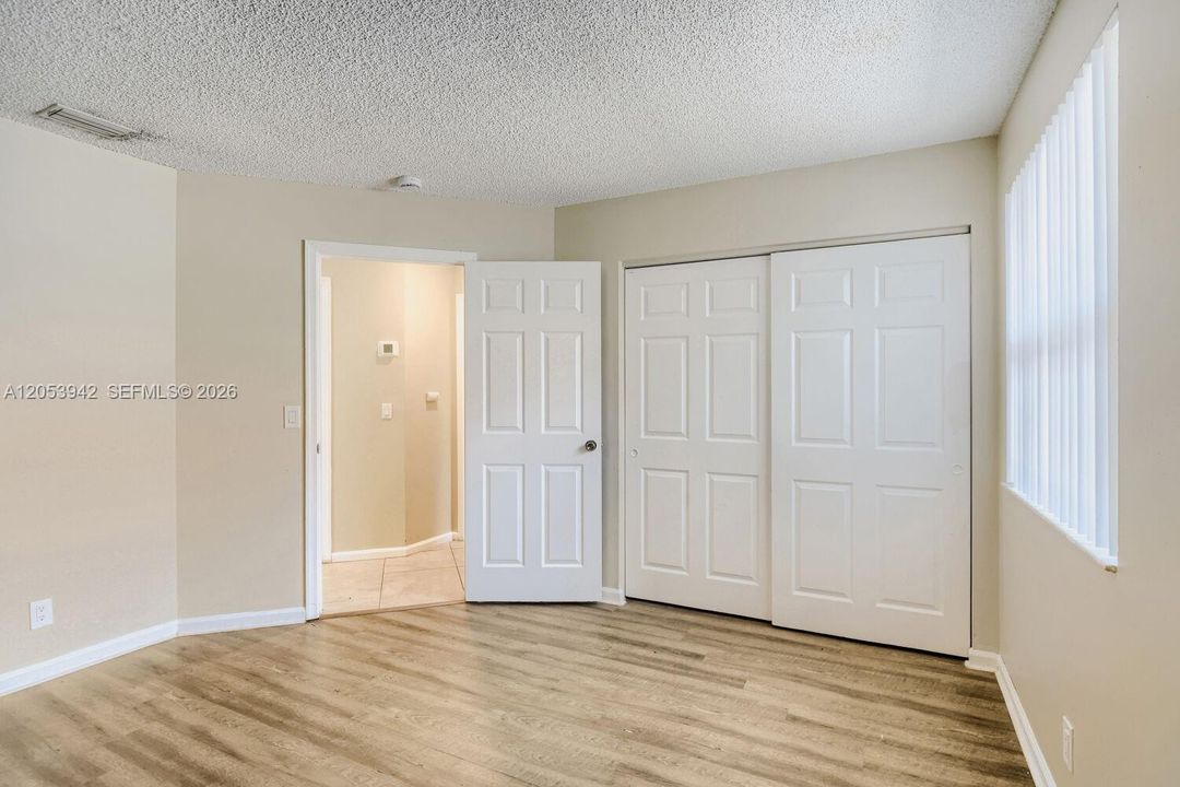 En Venta: $694,900 (4 camas, 3 baños, 2835 Pies cuadrados)