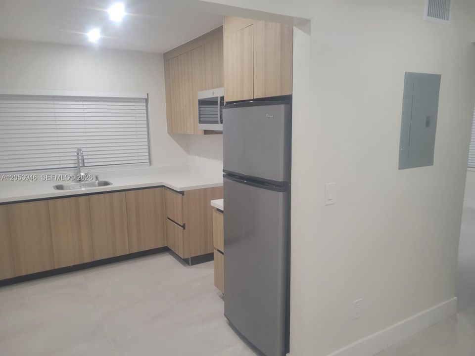 В аренду: $2,350 (2 спален, 1 ванн, 795 Квадратных фут)