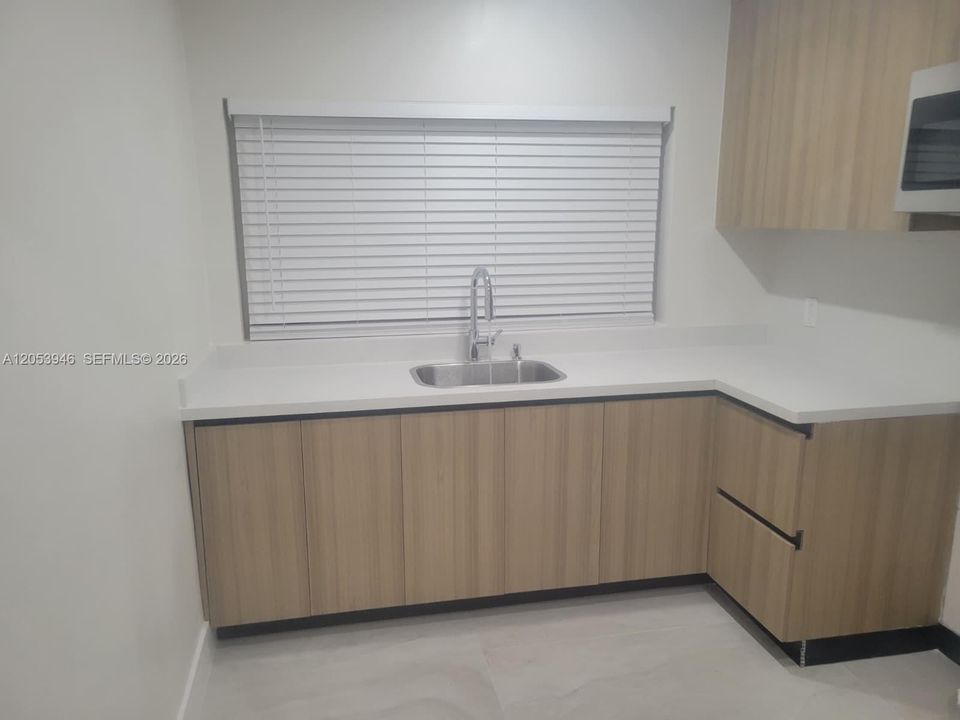 В аренду: $2,350 (2 спален, 1 ванн, 795 Квадратных фут)