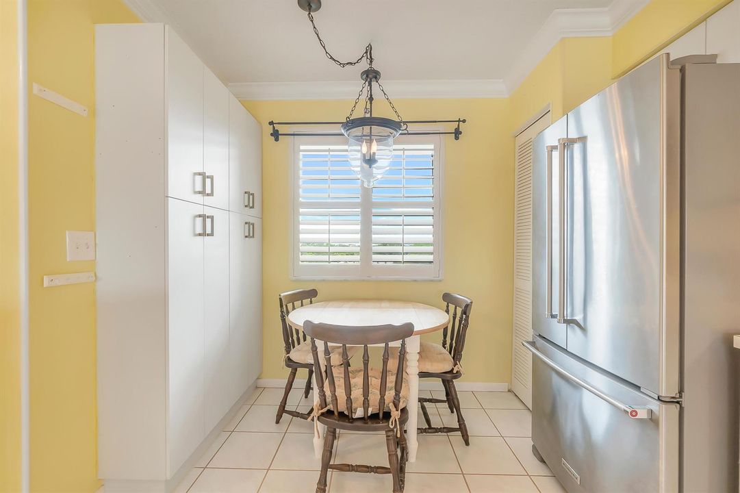Kitchen Dining Area