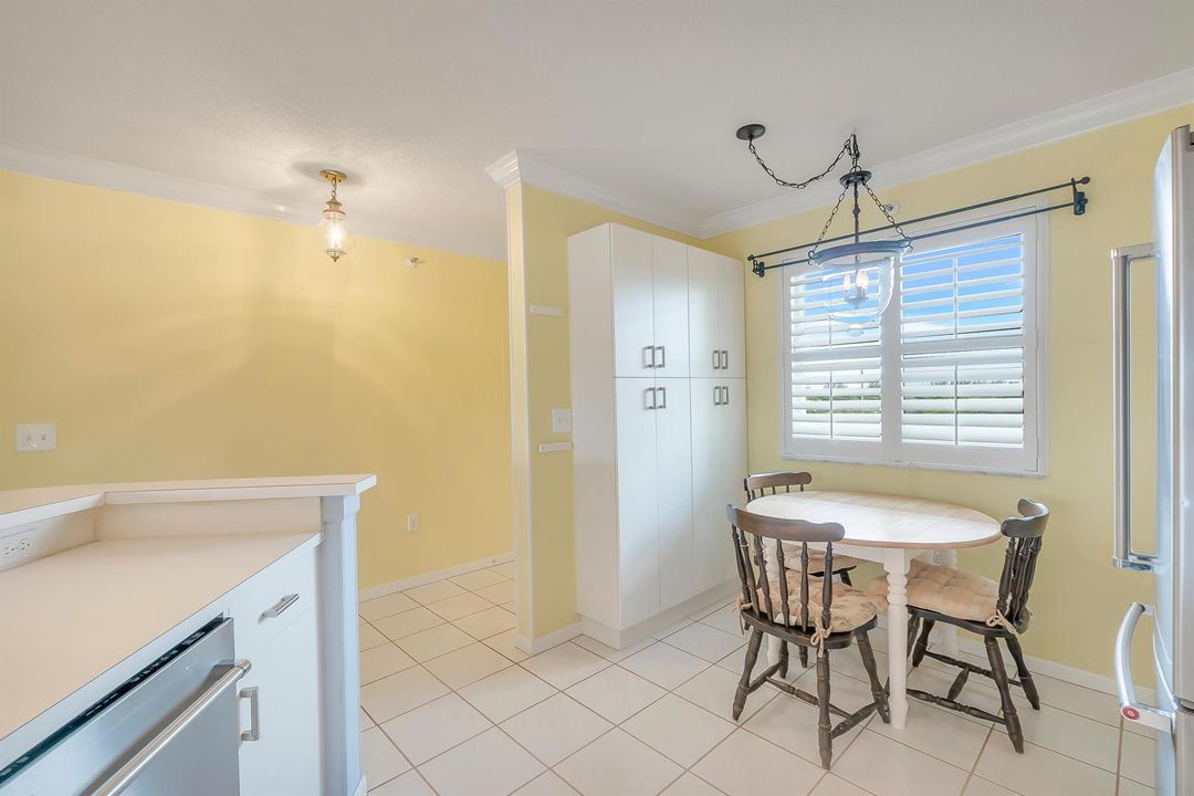 Kitchen Dining Area