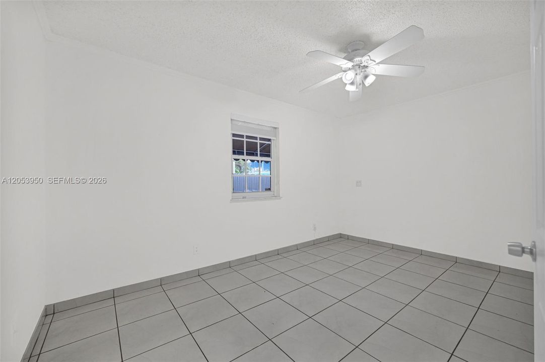 В аренду: $3,900 (3 спален, 2 ванн, 1350 Квадратных фут)