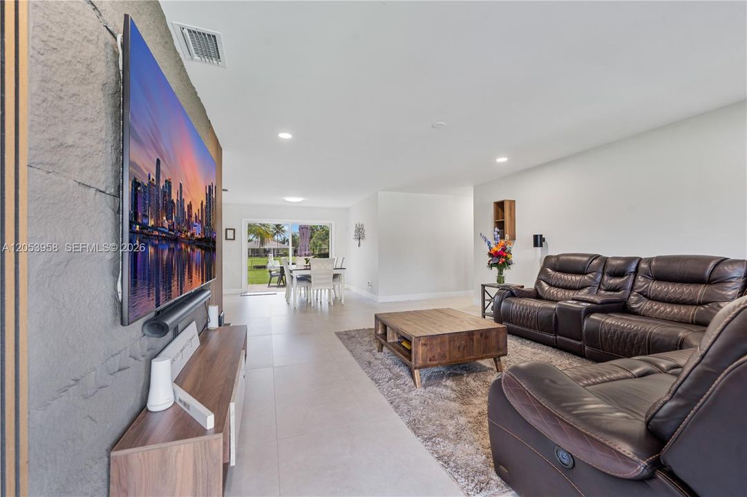 For Sale: $650,000 (4 beds, 2 baths, 2028 Square Feet)