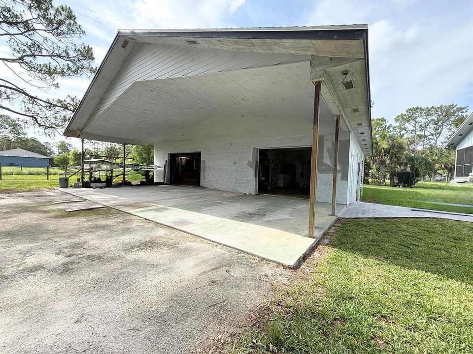 Front Garage:Workshop