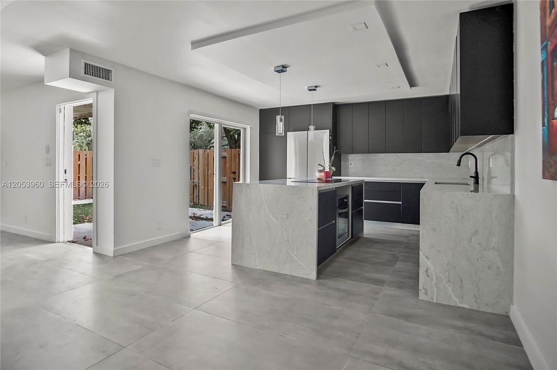 En Venta: $370,000 (2 camas, 2 baños, 1500 Pies cuadrados)