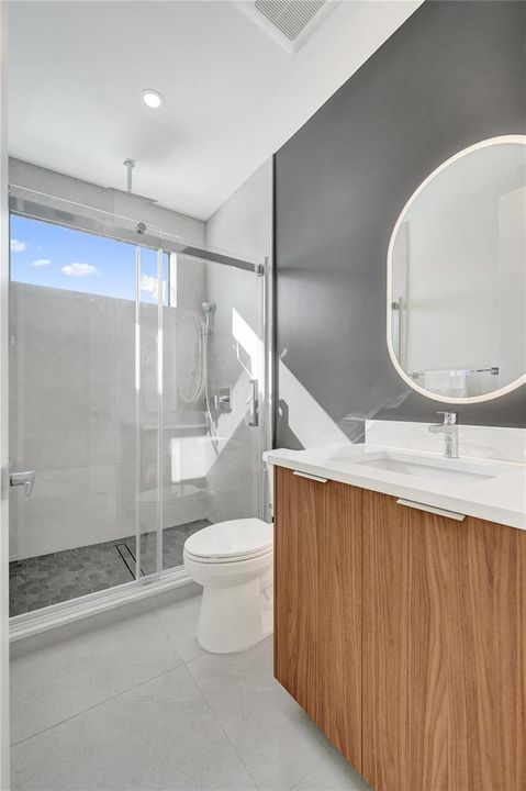 Ensuite Bathroom 2