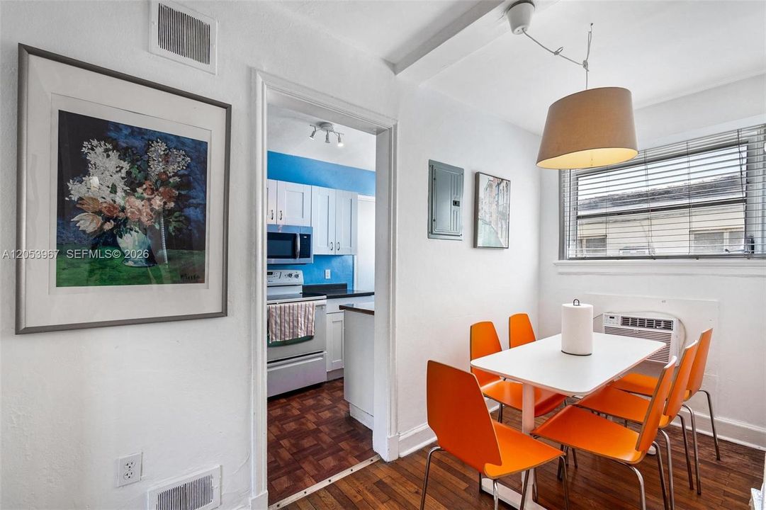 В аренду: $2,200 (2 спален, 1 ванн, 900 Квадратных фут)