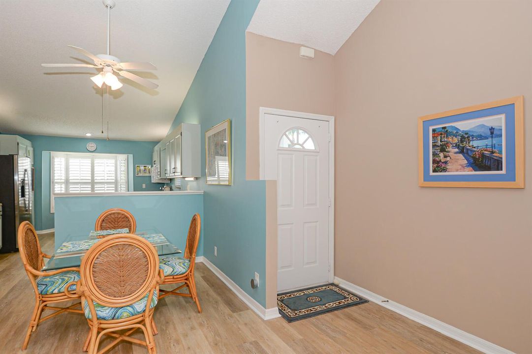 Interior Entry/Dining
