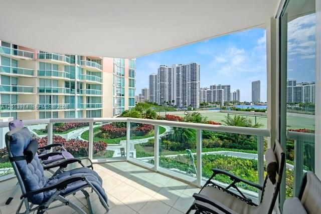 For Sale: $469,000 (2 beds, 2 baths, 1610 Square Feet)