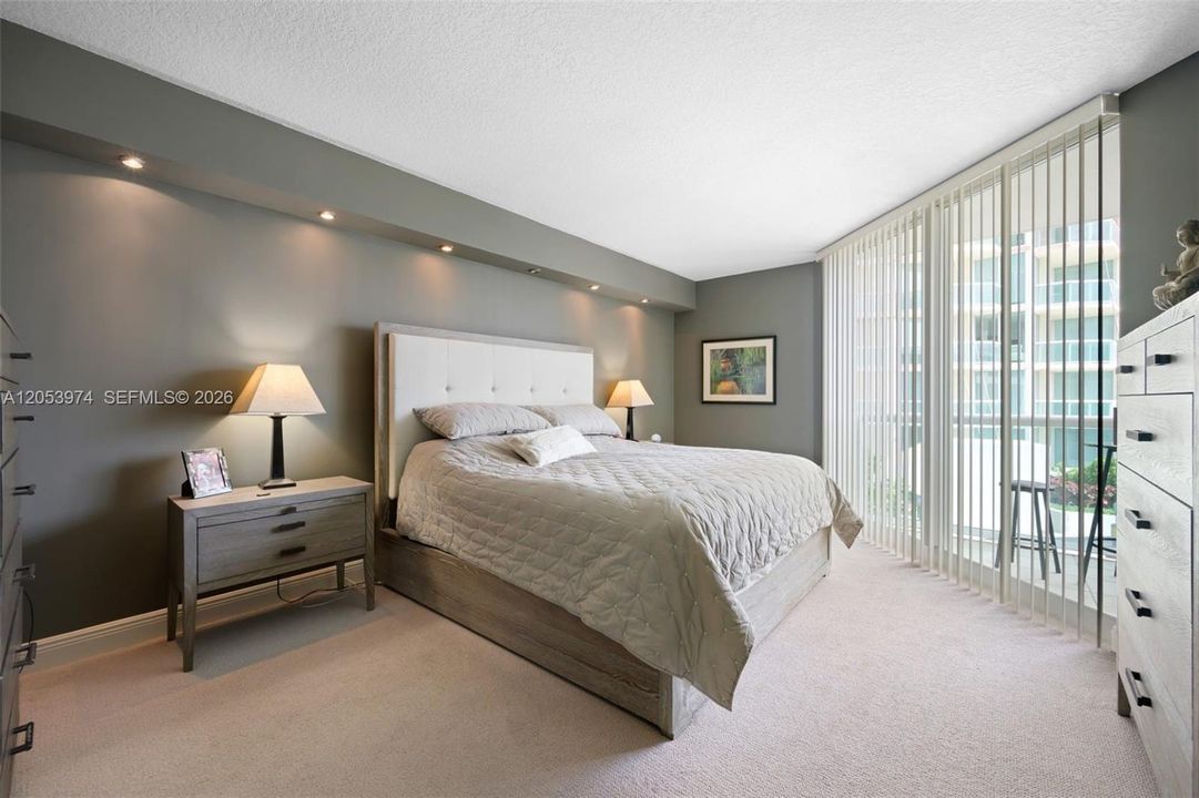 For Sale: $469,000 (2 beds, 2 baths, 1610 Square Feet)