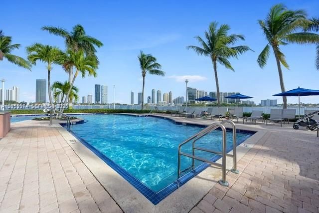 For Sale: $469,000 (2 beds, 2 baths, 1610 Square Feet)