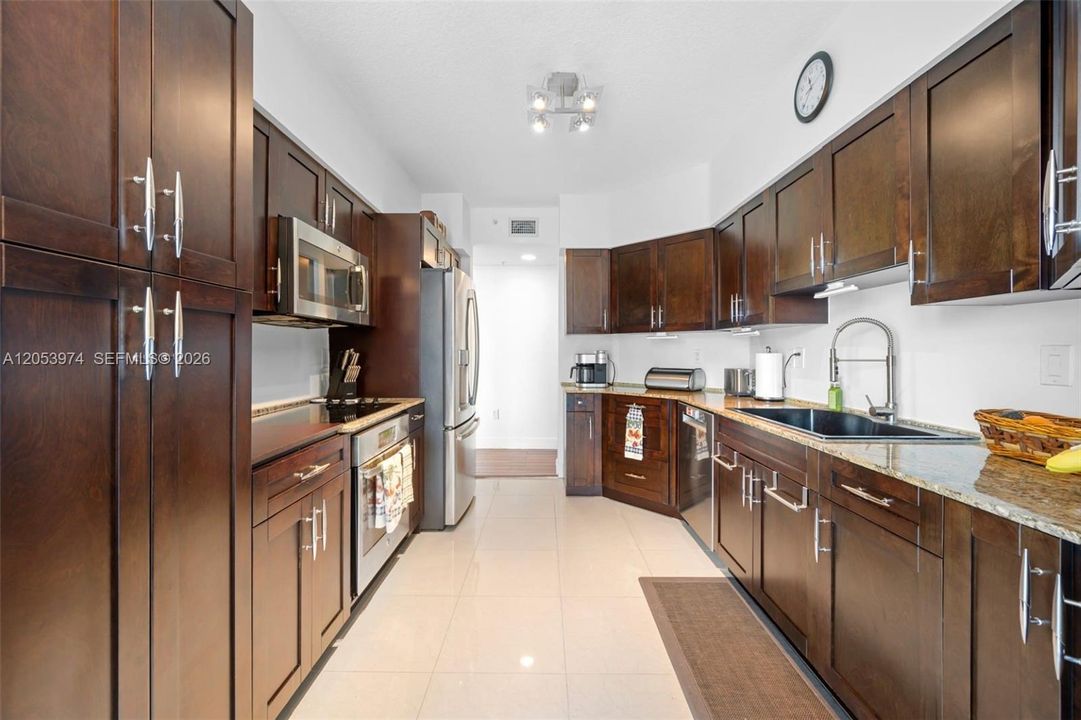 For Sale: $469,000 (2 beds, 2 baths, 1610 Square Feet)