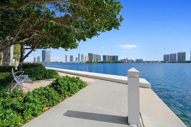 For Sale: $469,000 (2 beds, 2 baths, 1610 Square Feet)