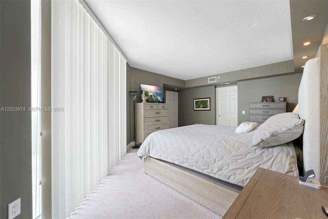 For Sale: $469,000 (2 beds, 2 baths, 1610 Square Feet)