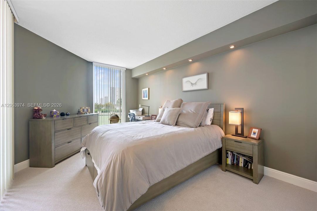 For Sale: $469,000 (2 beds, 2 baths, 1610 Square Feet)