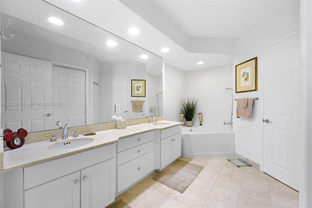 For Sale: $469,000 (2 beds, 2 baths, 1610 Square Feet)
