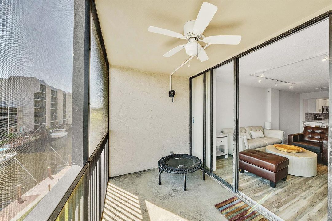 8 Balcony (6)