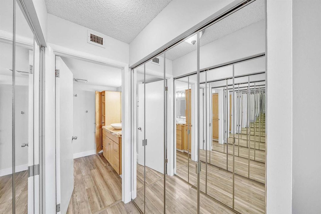 11 Primary Bathroom (2)