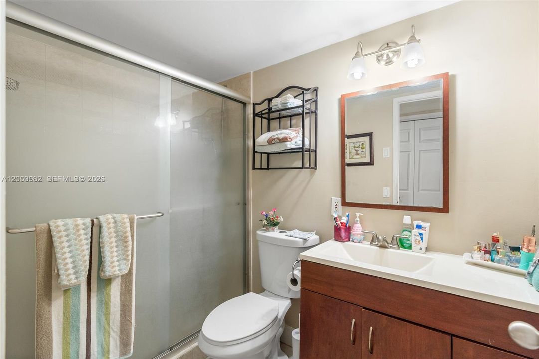 For Sale: $177,000 (2 beds, 2 baths, 899 Square Feet)