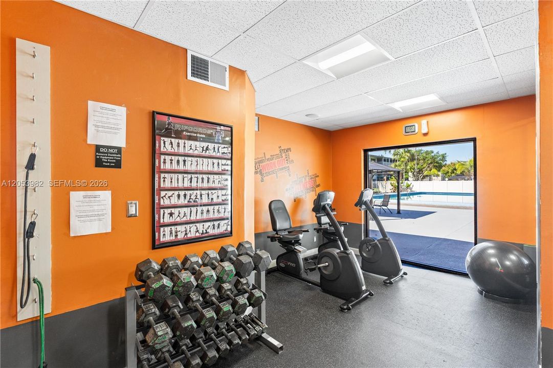 For Sale: $177,000 (2 beds, 2 baths, 899 Square Feet)