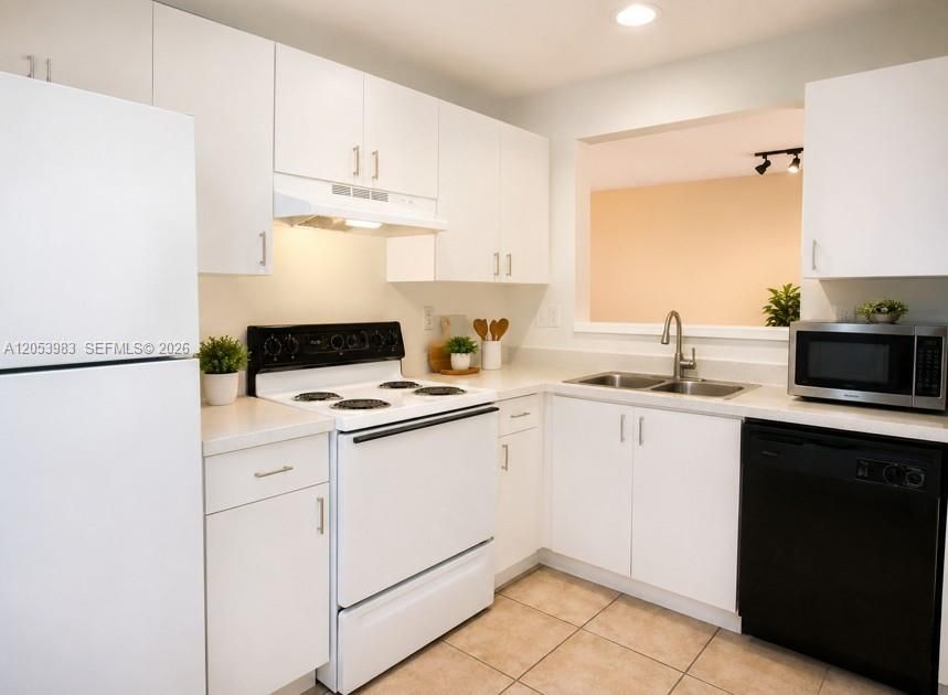 В аренду: $2,400 (3 спален, 2 ванн, 1120 Квадратных фут)