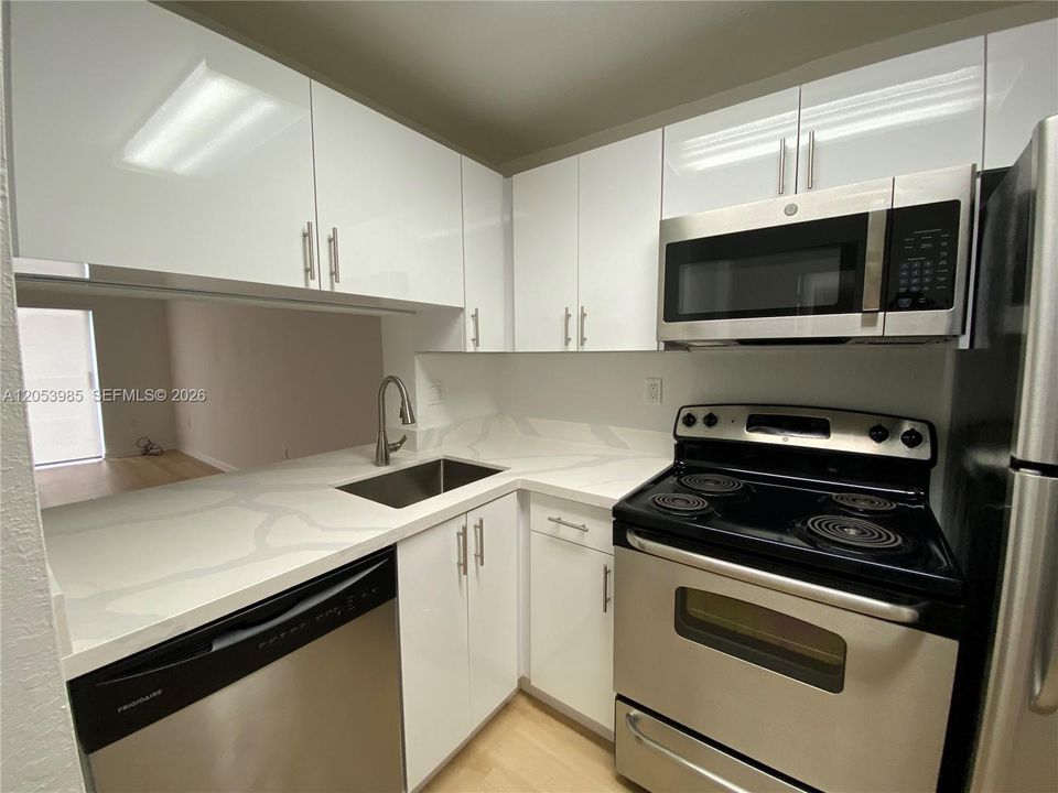 В аренду: $1,950 (1 спален, 1 ванн, 690 Квадратных фут)