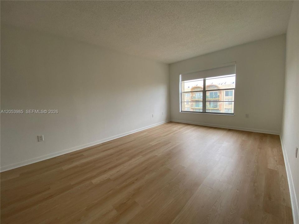 В аренду: $1,950 (1 спален, 1 ванн, 690 Квадратных фут)