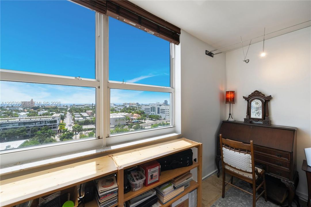 For Sale: $999,000 (3 beds, 2 baths, 1191 Square Feet)