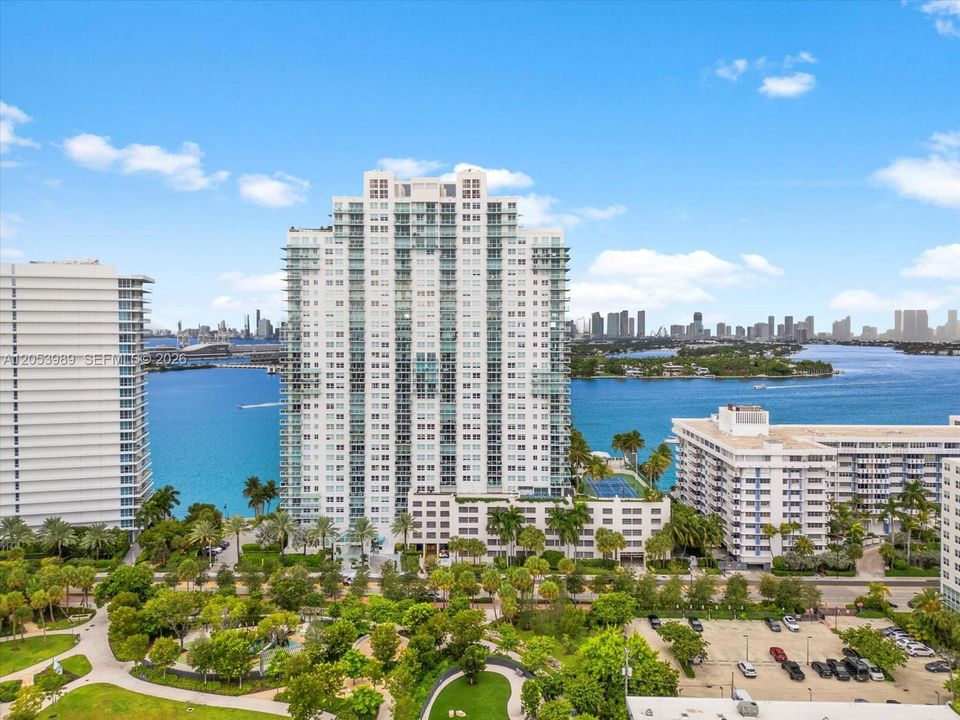For Sale: $999,000 (3 beds, 2 baths, 1191 Square Feet)