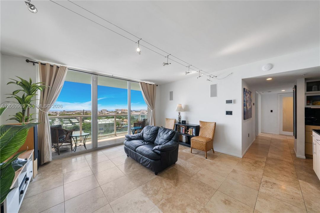 For Sale: $999,000 (3 beds, 2 baths, 1191 Square Feet)