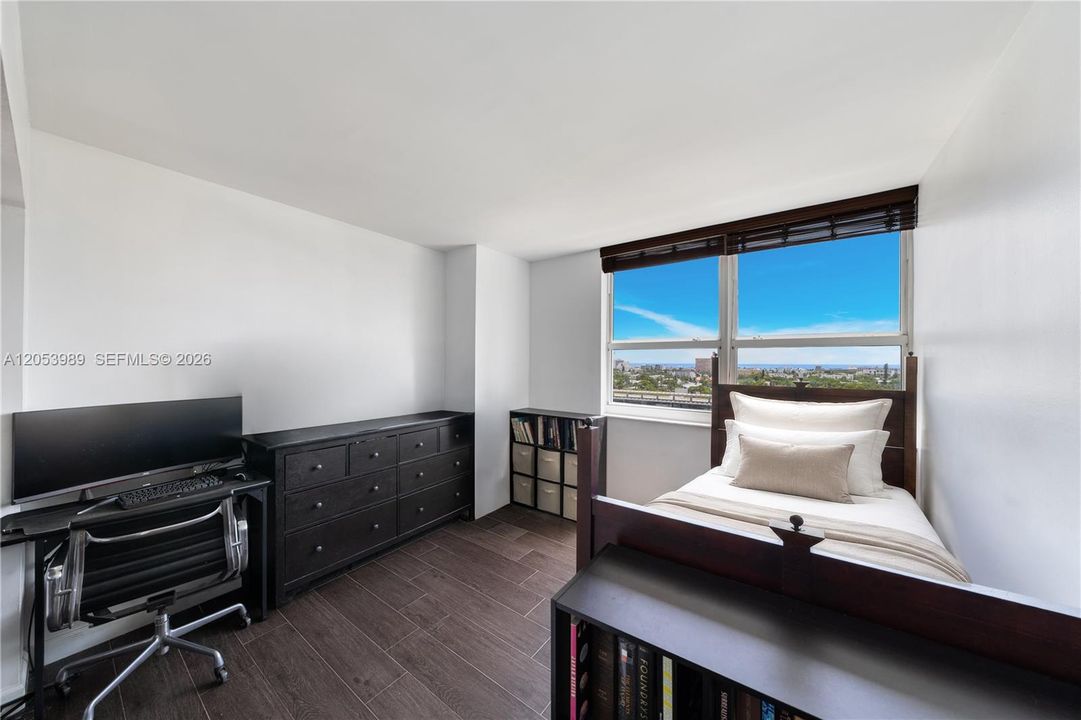 For Sale: $999,000 (3 beds, 2 baths, 1191 Square Feet)