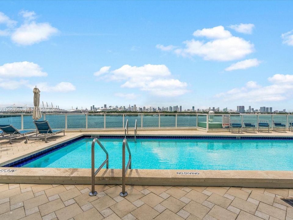 For Sale: $999,000 (3 beds, 2 baths, 1191 Square Feet)
