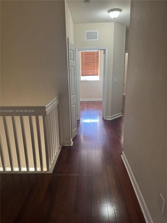 En Venta: $590,000 (4 camas, 2 baños, 1894 Pies cuadrados)