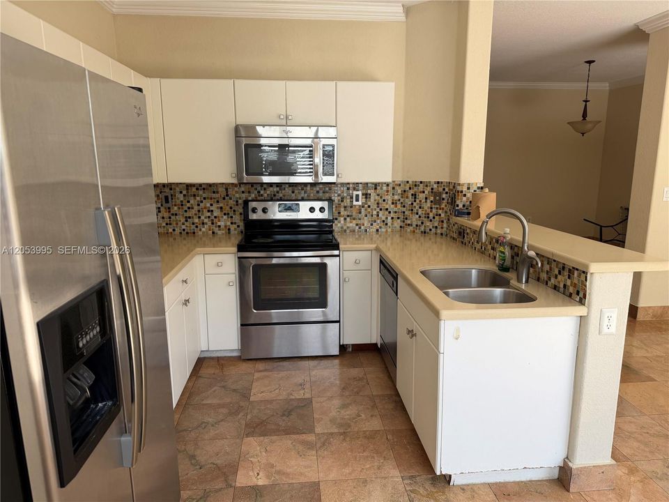 En Venta: $590,000 (4 camas, 2 baños, 1894 Pies cuadrados)