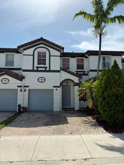 En Venta: $590,000 (4 camas, 2 baños, 1894 Pies cuadrados)