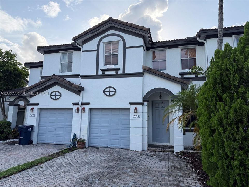 En Venta: $590,000 (4 camas, 2 baños, 1894 Pies cuadrados)