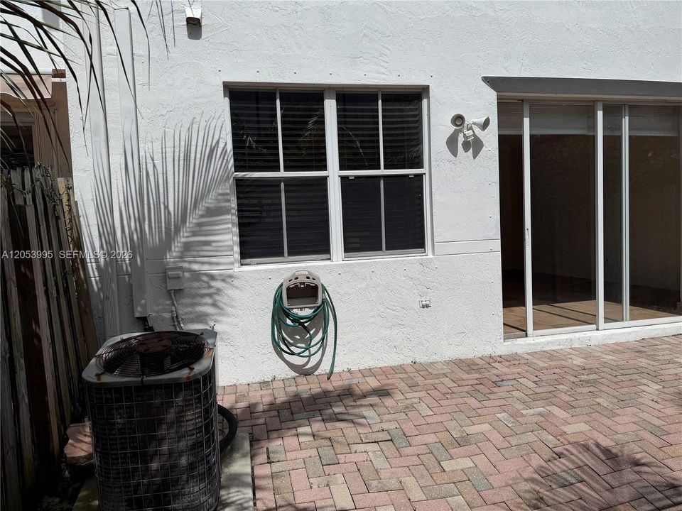 En Venta: $590,000 (4 camas, 2 baños, 1894 Pies cuadrados)