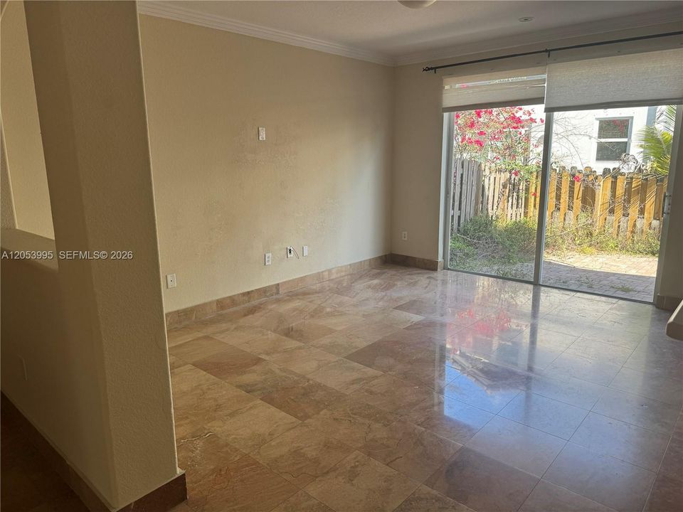 En Venta: $590,000 (4 camas, 2 baños, 1894 Pies cuadrados)