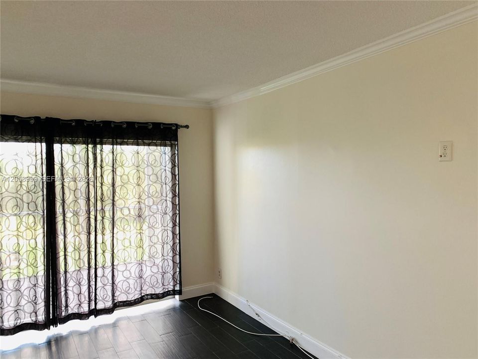 В аренду: $1,800 (1 спален, 1 ванн, 914 Квадратных фут)
