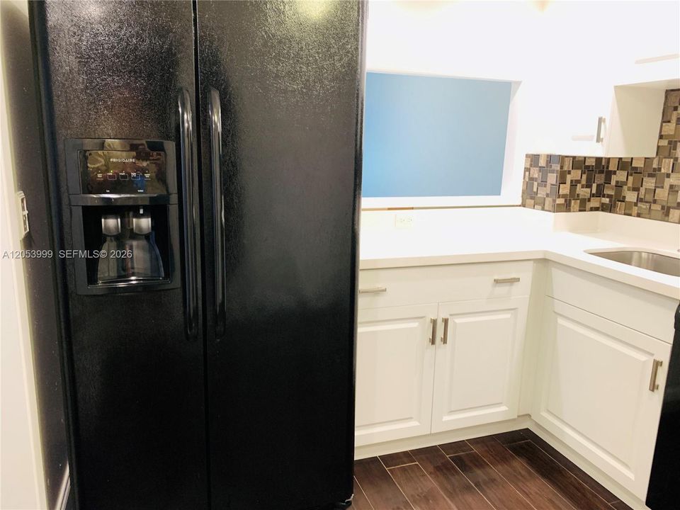 В аренду: $1,800 (1 спален, 1 ванн, 914 Квадратных фут)