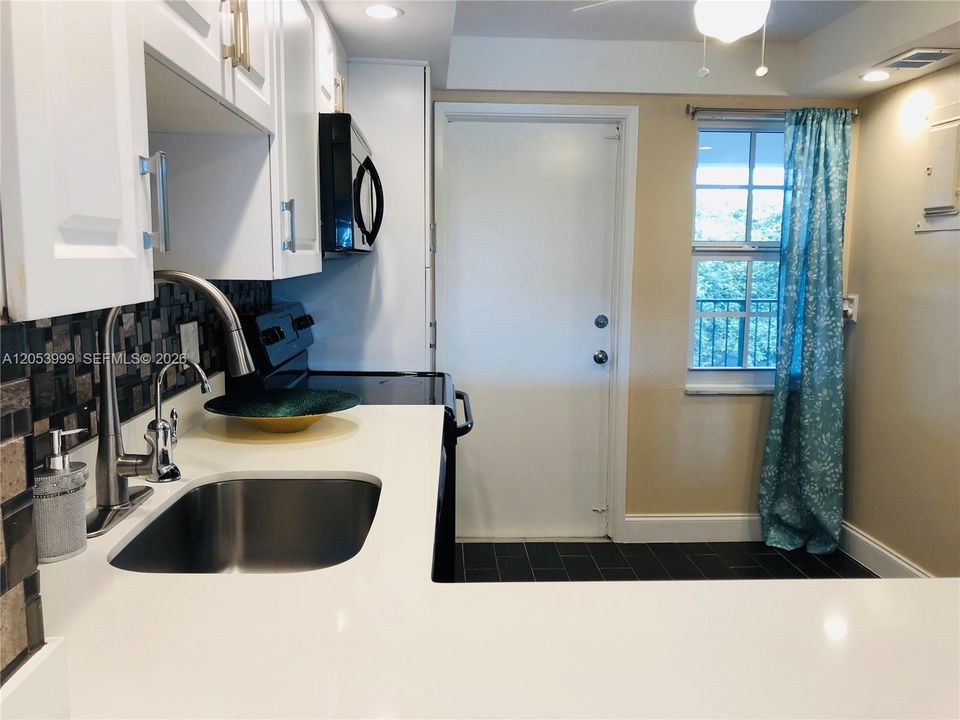 В аренду: $1,800 (1 спален, 1 ванн, 914 Квадратных фут)