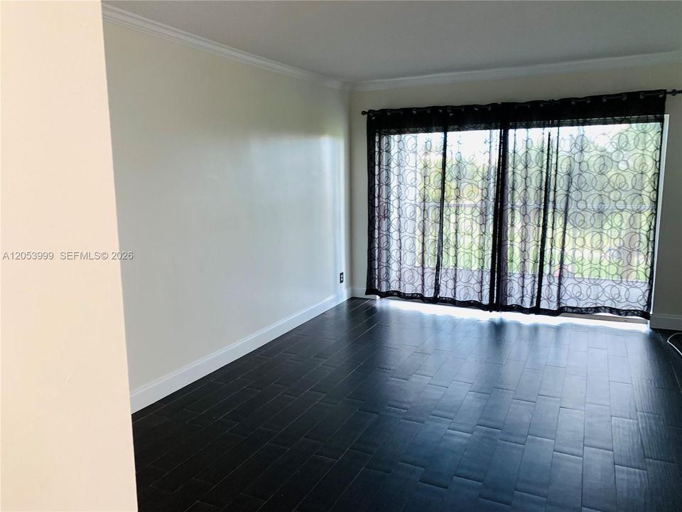 В аренду: $1,800 (1 спален, 1 ванн, 914 Квадратных фут)