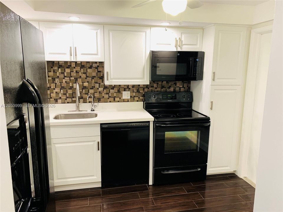 В аренду: $1,800 (1 спален, 1 ванн, 914 Квадратных фут)