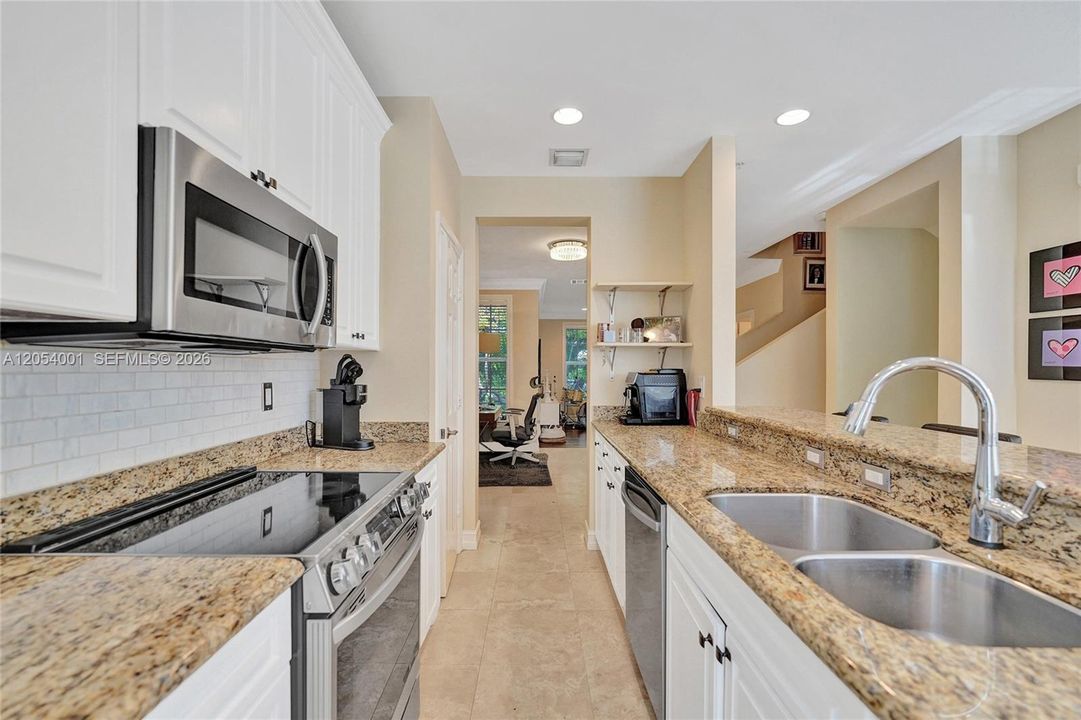 На продажу: $749,900 (3 спален, 3 ванн, 2156 Квадратных фут)