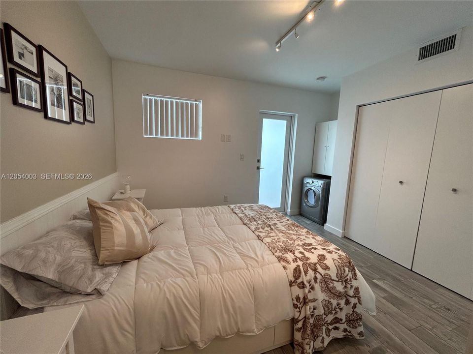 For Rent: $2,200 (1 beds, 1 baths, 412 Square Feet)