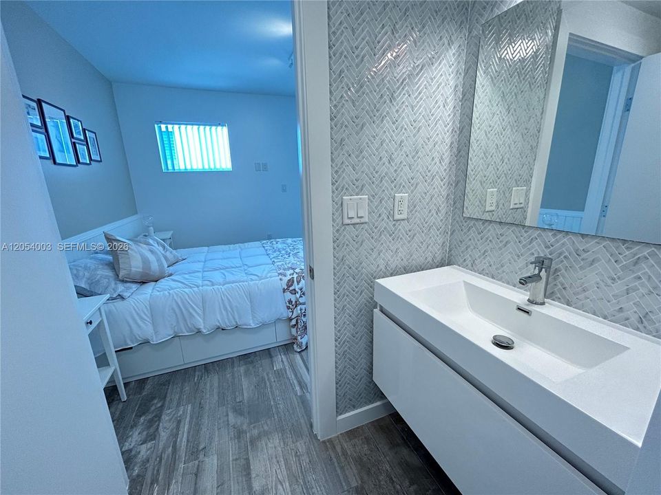 For Rent: $2,200 (1 beds, 1 baths, 412 Square Feet)