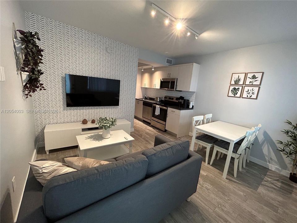 For Rent: $2,200 (1 beds, 1 baths, 412 Square Feet)