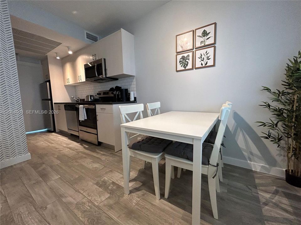 For Rent: $2,200 (1 beds, 1 baths, 412 Square Feet)