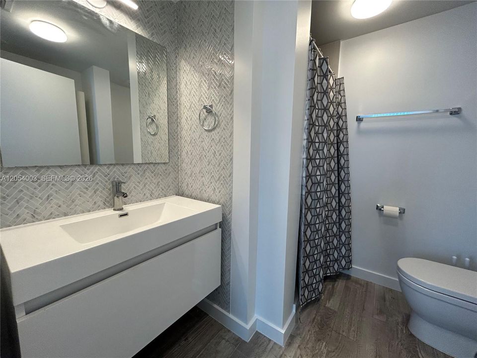 For Rent: $2,200 (1 beds, 1 baths, 412 Square Feet)