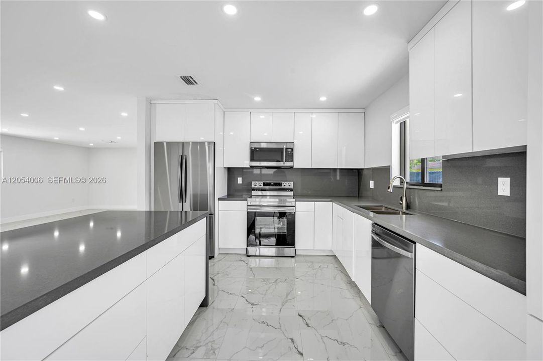 В аренду: $5,500 (4 спален, 2 ванн, 2096 Квадратных фут)
